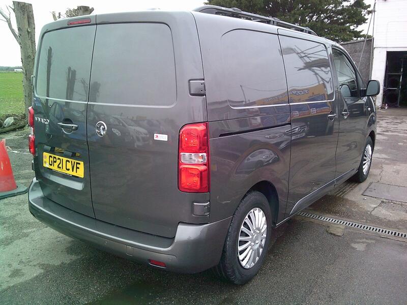 VAUXHALL VIVARO