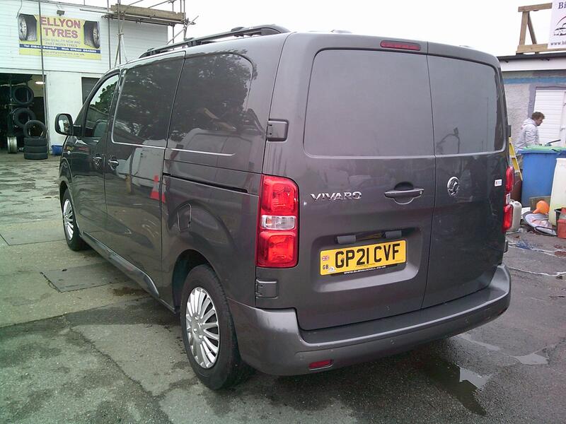 VAUXHALL VIVARO