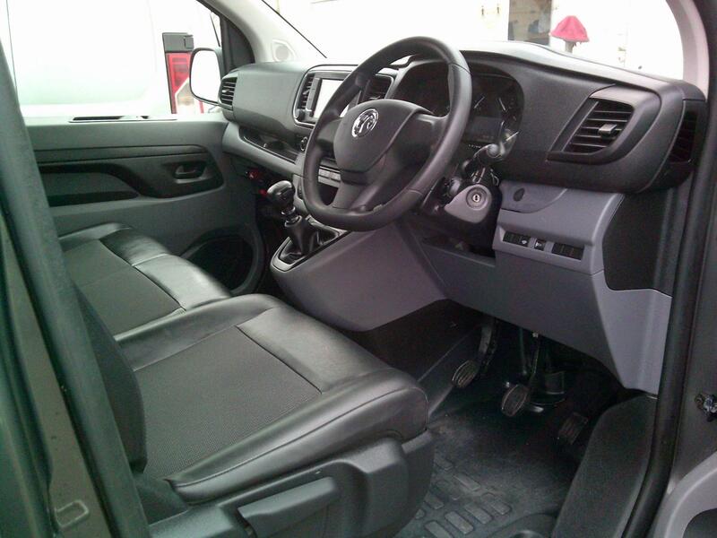 VAUXHALL VIVARO