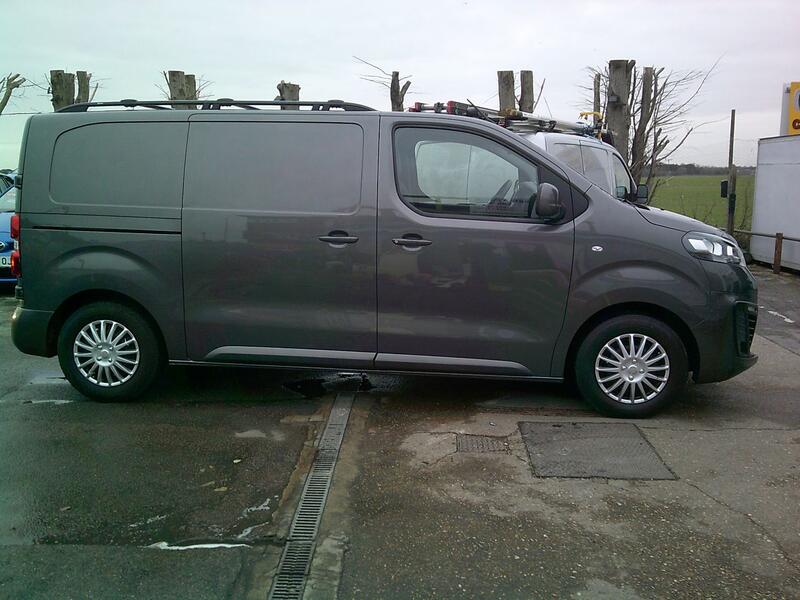 VAUXHALL VIVARO