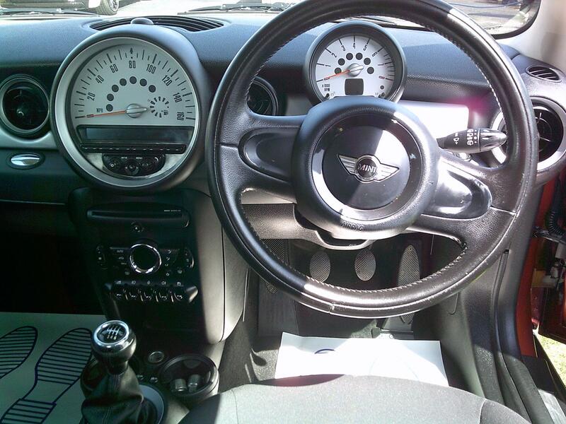 MINI HATCH