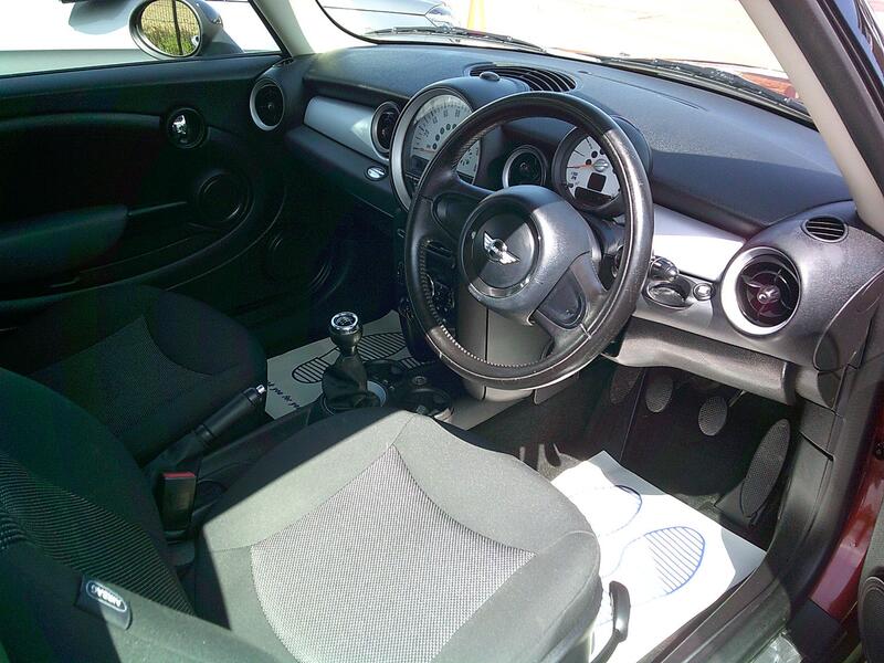 MINI HATCH