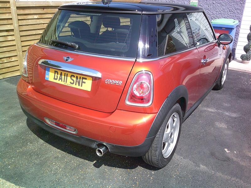 MINI HATCH
