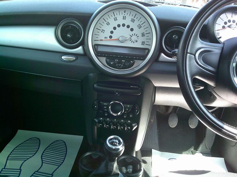MINI HATCH