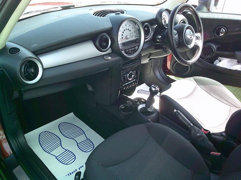 MINI HATCH