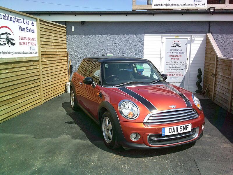 MINI HATCH