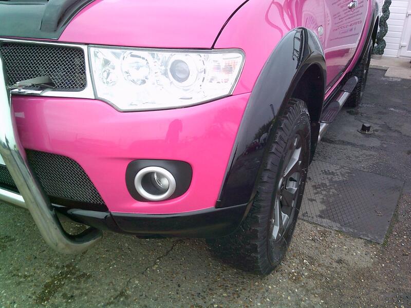 MITSUBISHI L200
