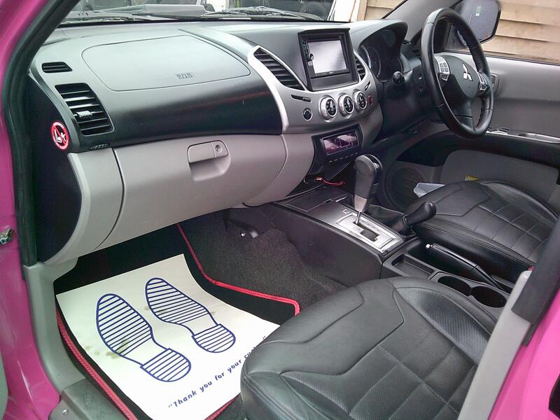 MITSUBISHI L200