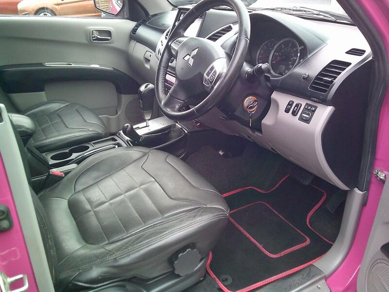 MITSUBISHI L200
