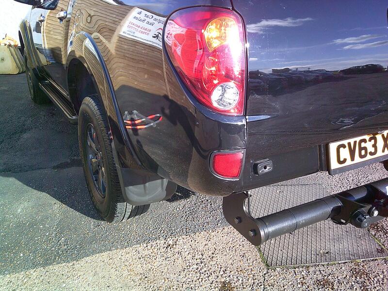 MITSUBISHI L200