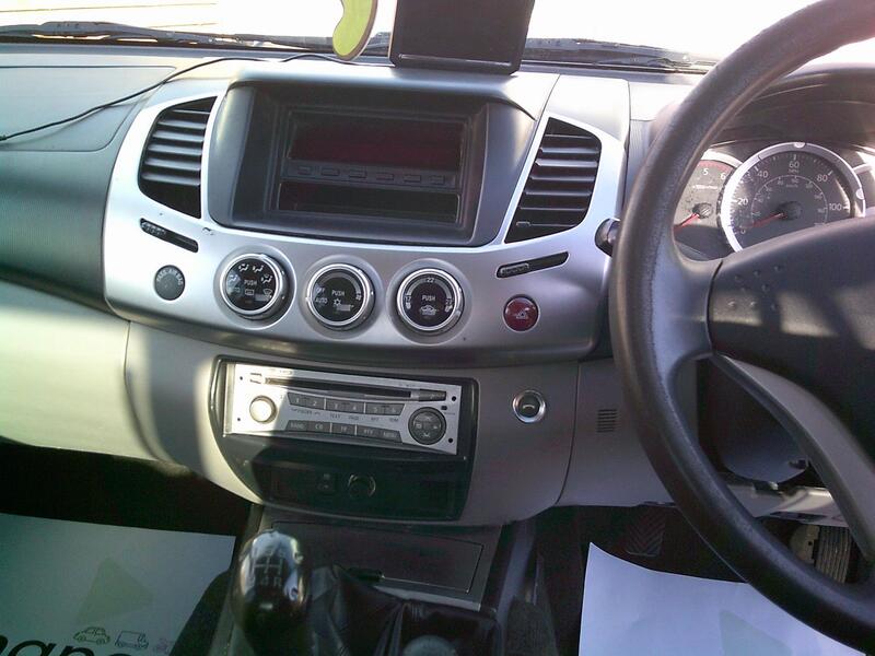 MITSUBISHI L200