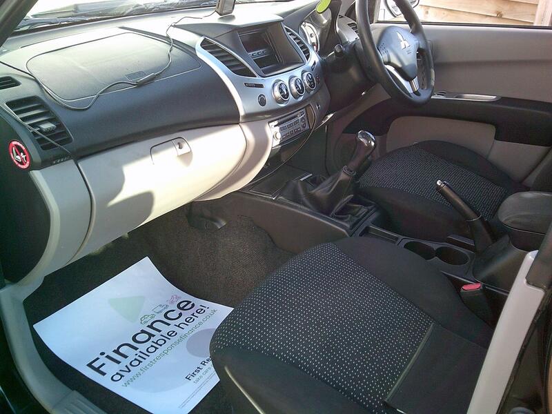 MITSUBISHI L200