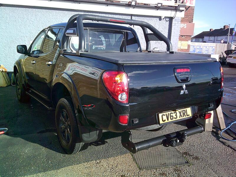 MITSUBISHI L200