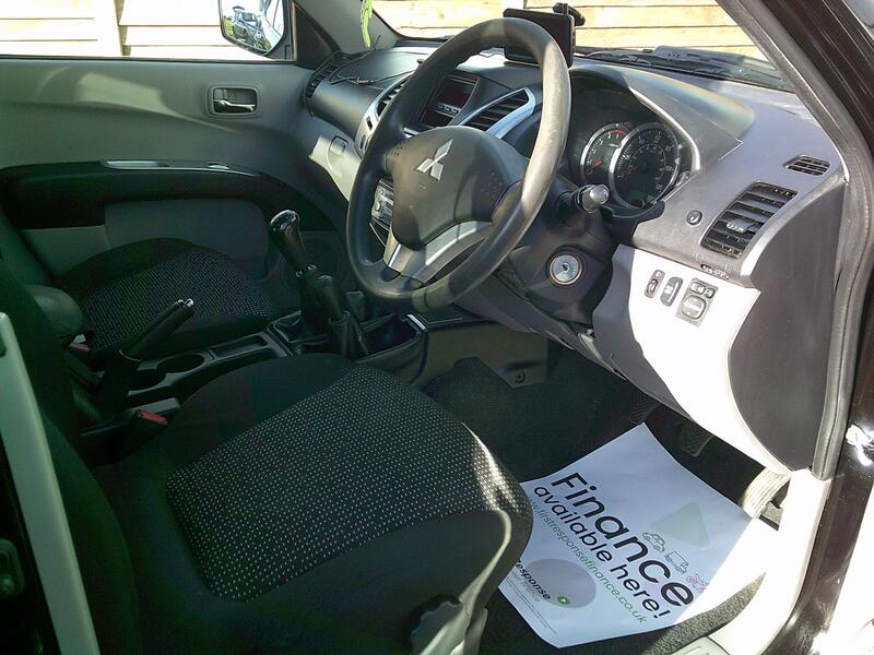 MITSUBISHI L200